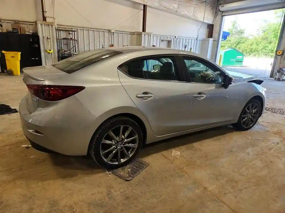 3MZBN1V32JM240620 2018 MAZDA 3-2