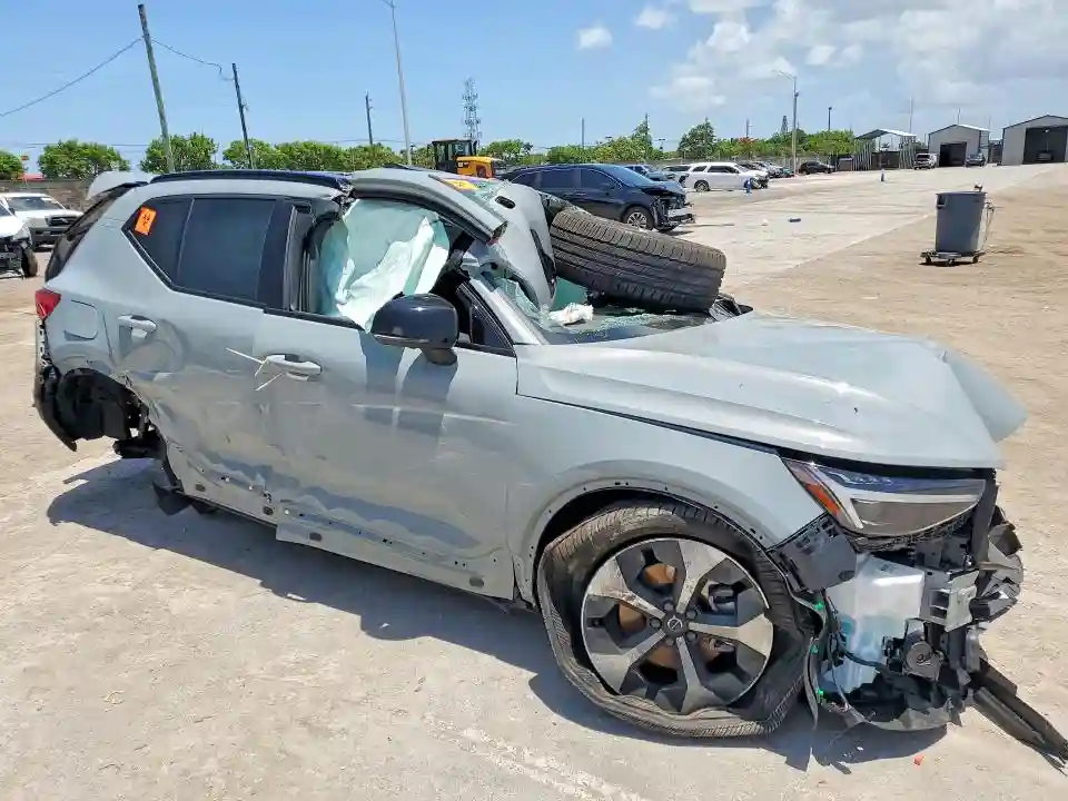 YV4L12UC7T2788436 2026 VOLVO XC40-3