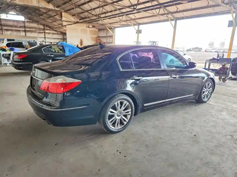 KMHGC4DF2BU121423 2011 HYUNDAI GENESIS-2