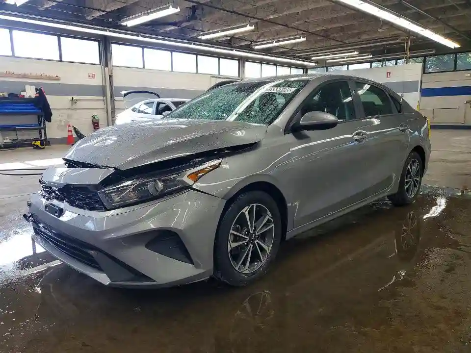 3KPF24AD7RE795047 2024 KIA FORTE LXS-0