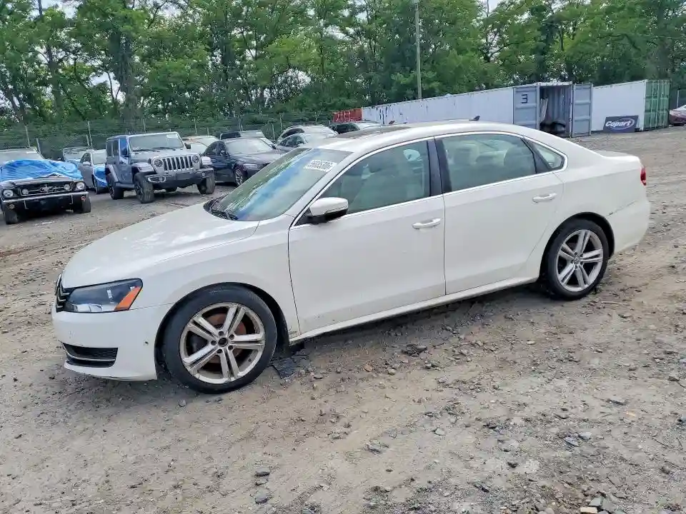 1VWBH7A32EC015878 2014 VOLKSWAGEN PASSAT-0