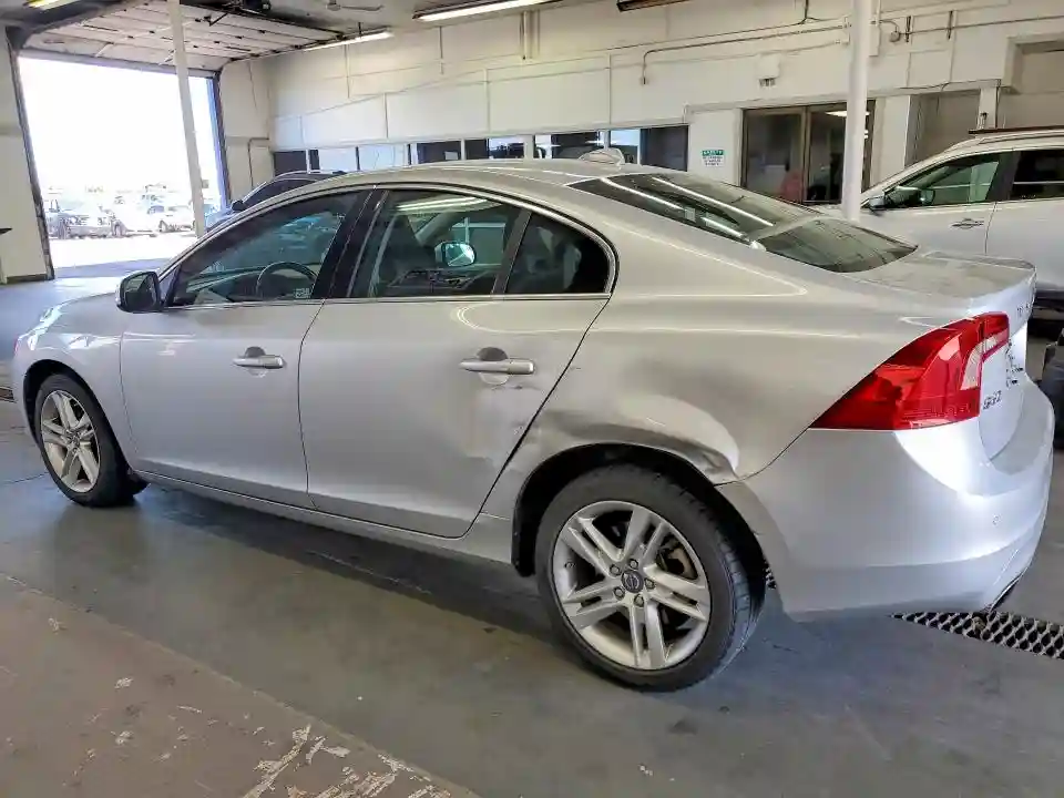 YV1612TK8F2332243 2015 VOLVO S60-1
