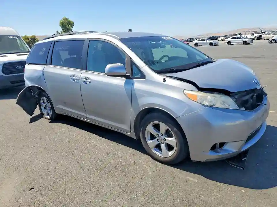 5TDKK3DC2DS355621 2013 TOYOTA SIENNA-3