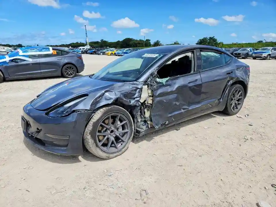 5YJ3E1EA7PF697474 2023 TESLA MODEL 3-0