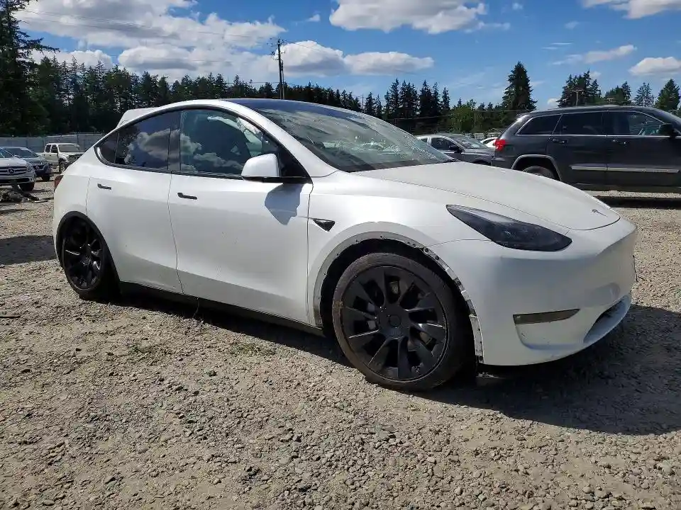 7SAYGAEE7SF302773 2025 TESLA MODEL Y-3