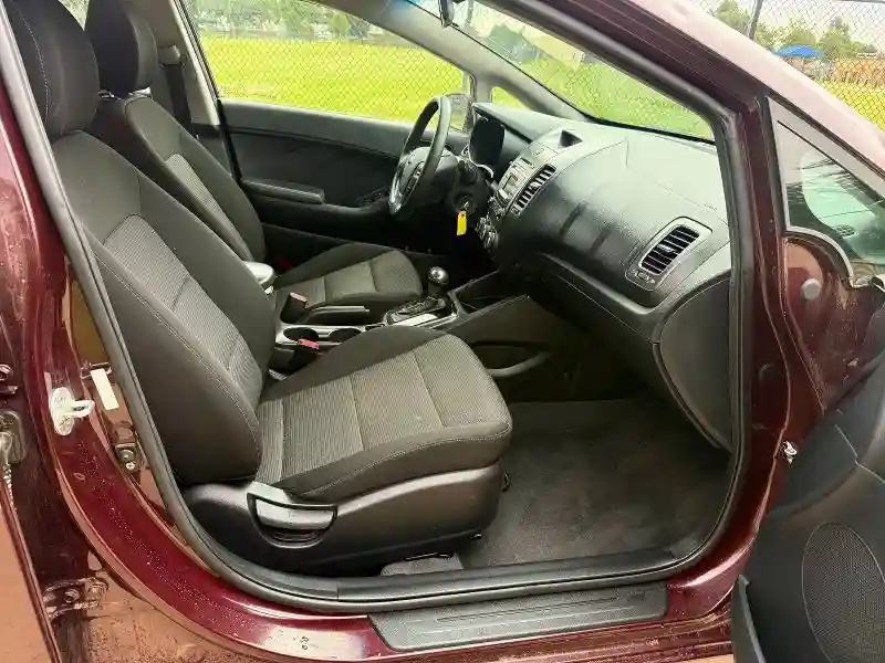 3KPFK4A75HE097190 2017 KIA FORTE-4