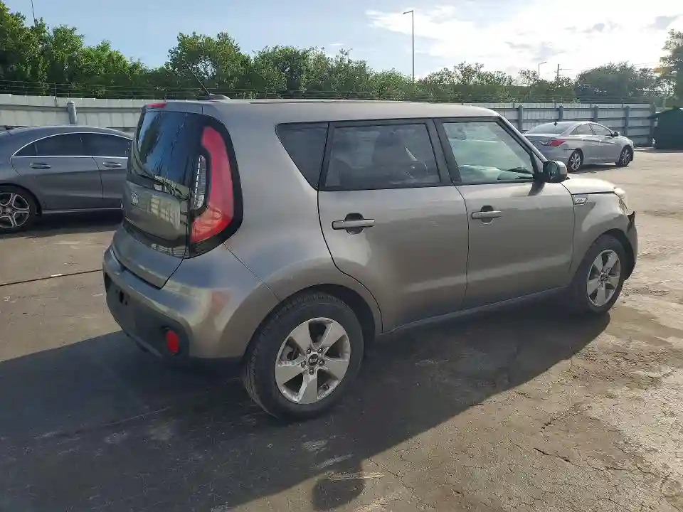 KNDJN2A29J7505044 2018 KIA SOUL-2