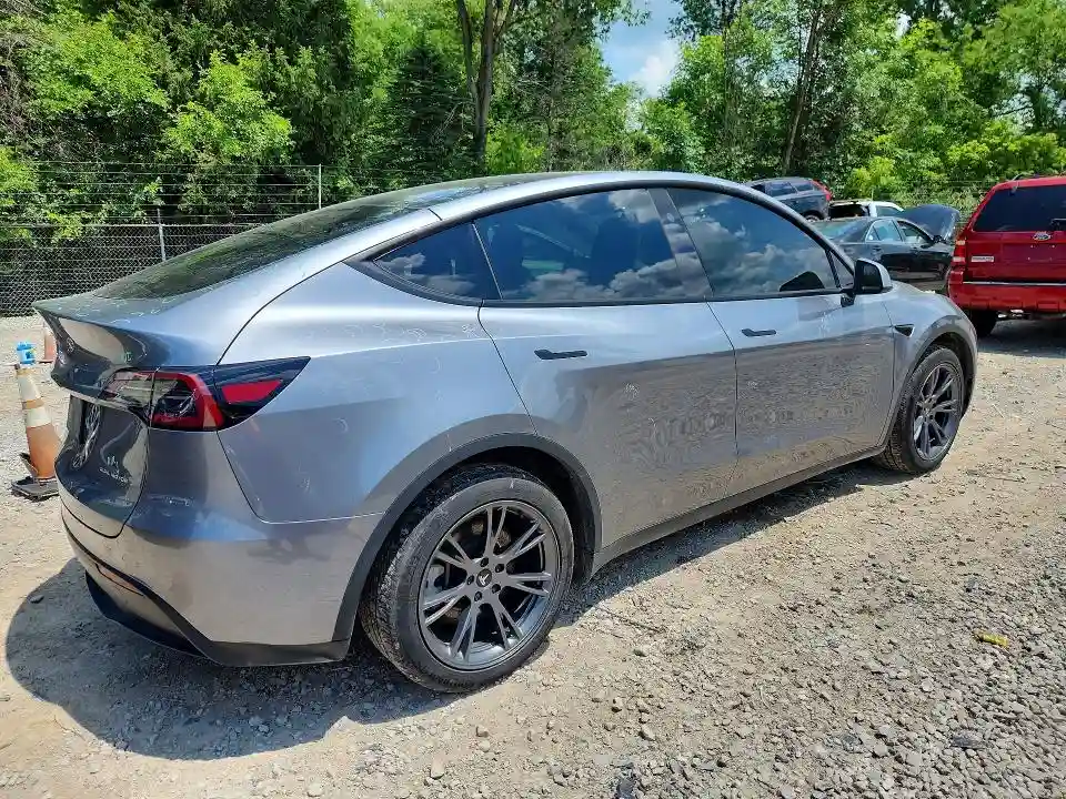 7SAYGAEE7RF209701 2024 TESLA MODEL Y-2
