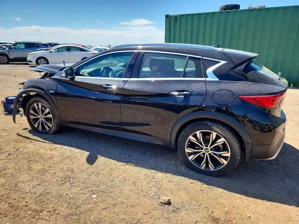 SJKCH5CR2HA021268 2017 INFINITI QX30 PREMI-1