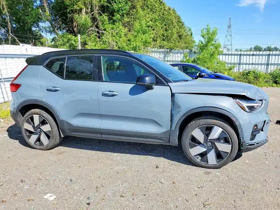 YV4ED3UM2P2948713 2023 VOLVO XC40-3