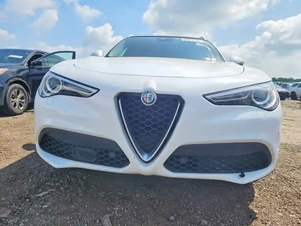 ZASFAKBN3J7B84443 2018 ALFA ROMEO STELVIO-4