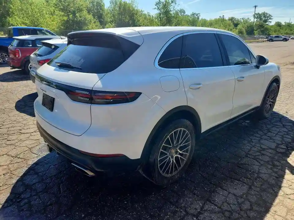 WP1AA2AY6KDA10818 2019 PORSCHE CAYENNE-2