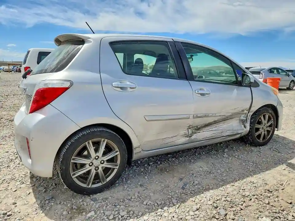 JTDKTUD36DD542293 2013 TOYOTA YARIS-2