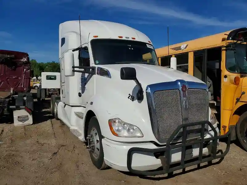1XKYD49X1JJ175369 2018 KW T680-0