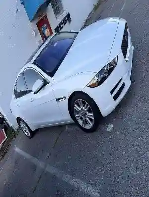 SAJAJ4FX4JCP25812 2018 JAGUAR XE-0