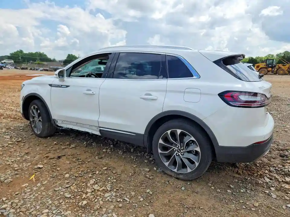 2LMPJ8KP0PBL22926 2023 LINCOLN NAUTILUS-1