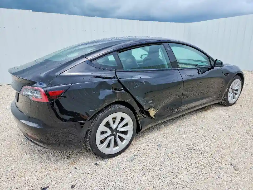 5YJ3E1EA3NF369305 2022 TESLA MODEL 3-2