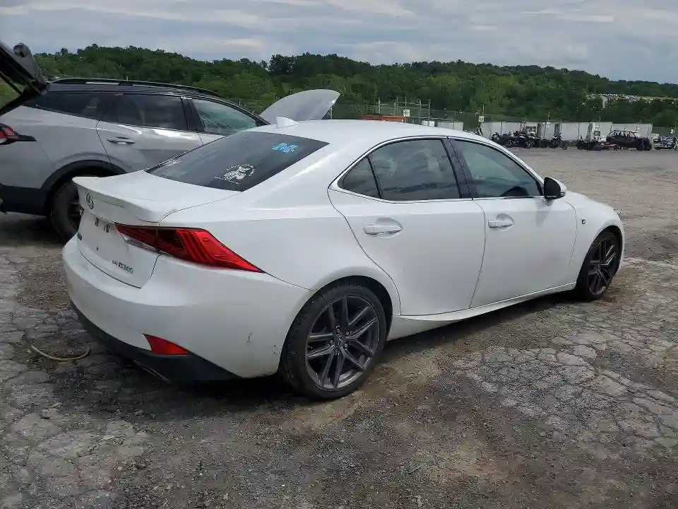 JTHC81D22J5031096 2018 LEXUS IS-2
