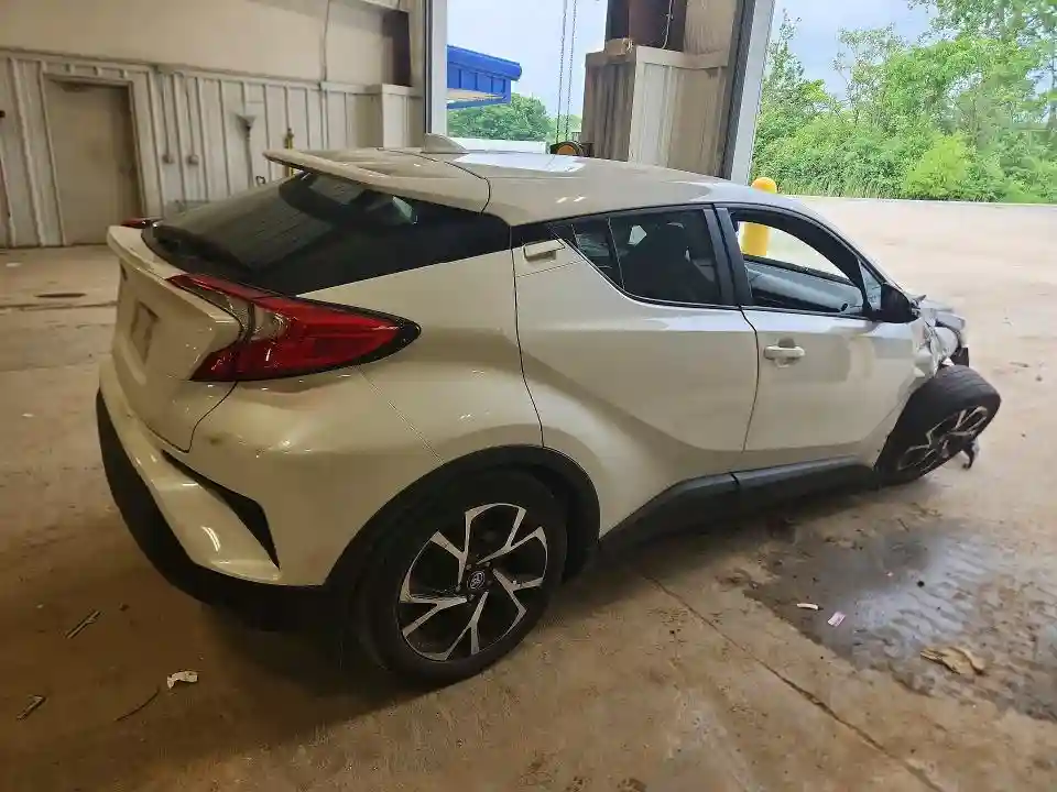 NMTKHMBX0JR013184 2018 TOYOTA C-HR-2