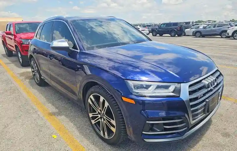 WA1C4AFY4J2088801 2018 AUDI SQ5-0