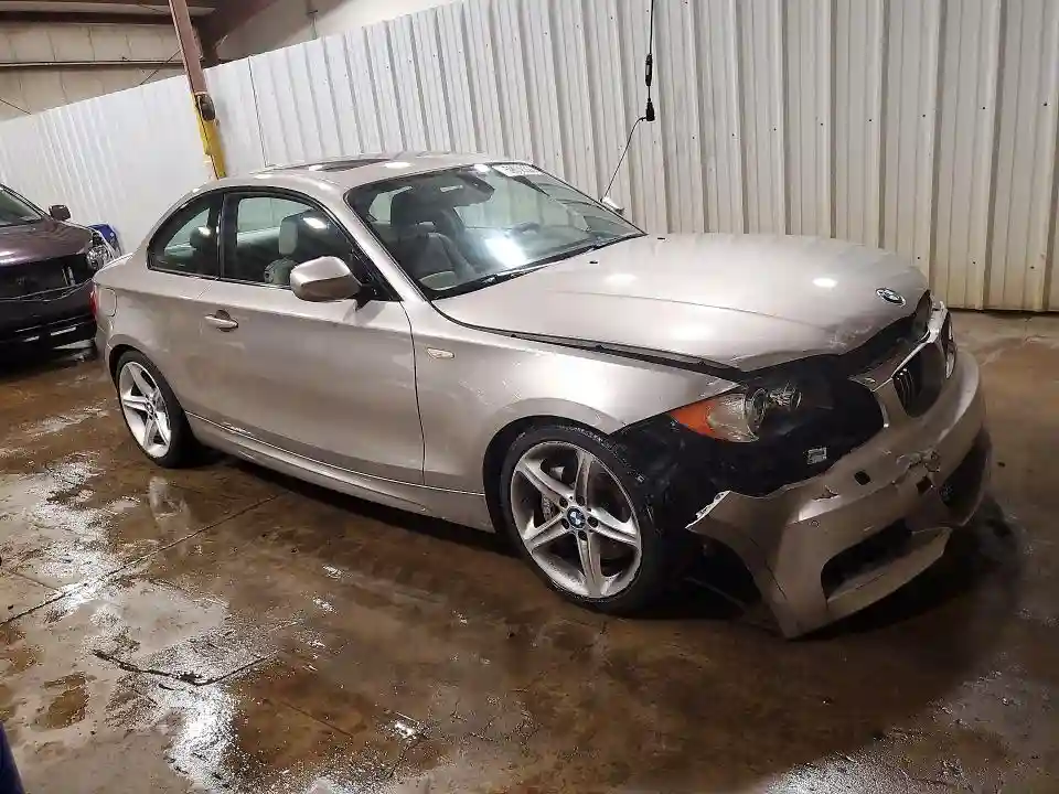 WBAUC9C52BVM11407 2011 BMW 1 SERIES-3