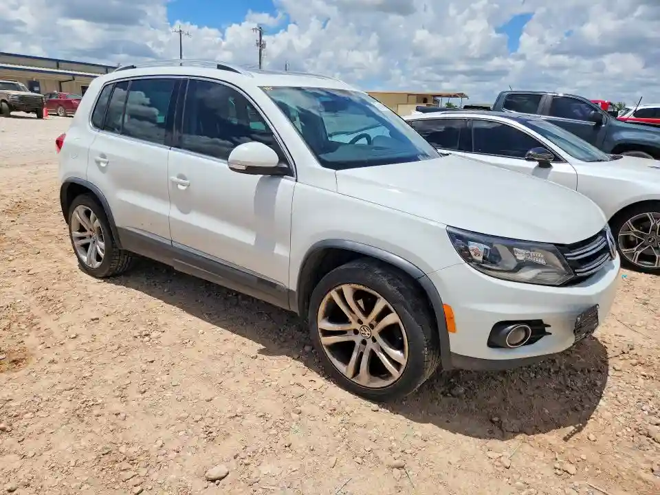 WVGAV7AX4GW516925 2016 VOLKSWAGEN TIGUAN-3
