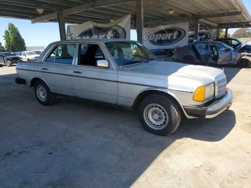 12313012187624 1980 MERCEDES-BENZ 300-CLASS-3