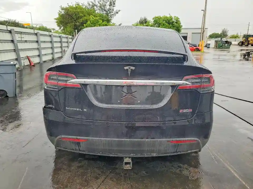 5YJXCAE43GF003686 2016 TESLA MODEL X-5