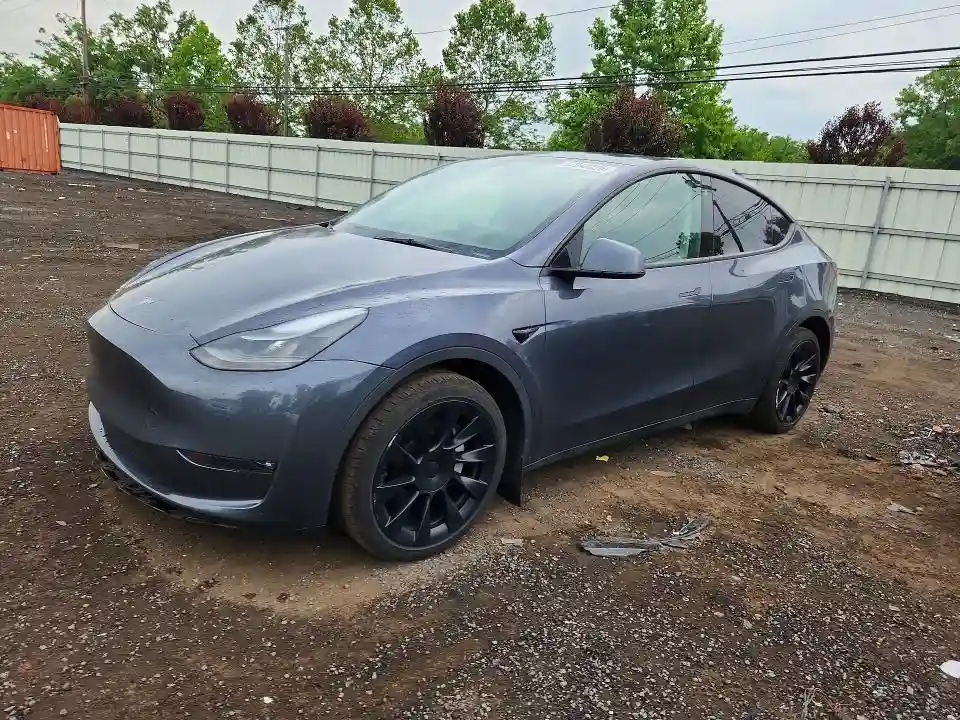 7SAYGDEEXPF698951 2023 TESLA MODEL Y-0