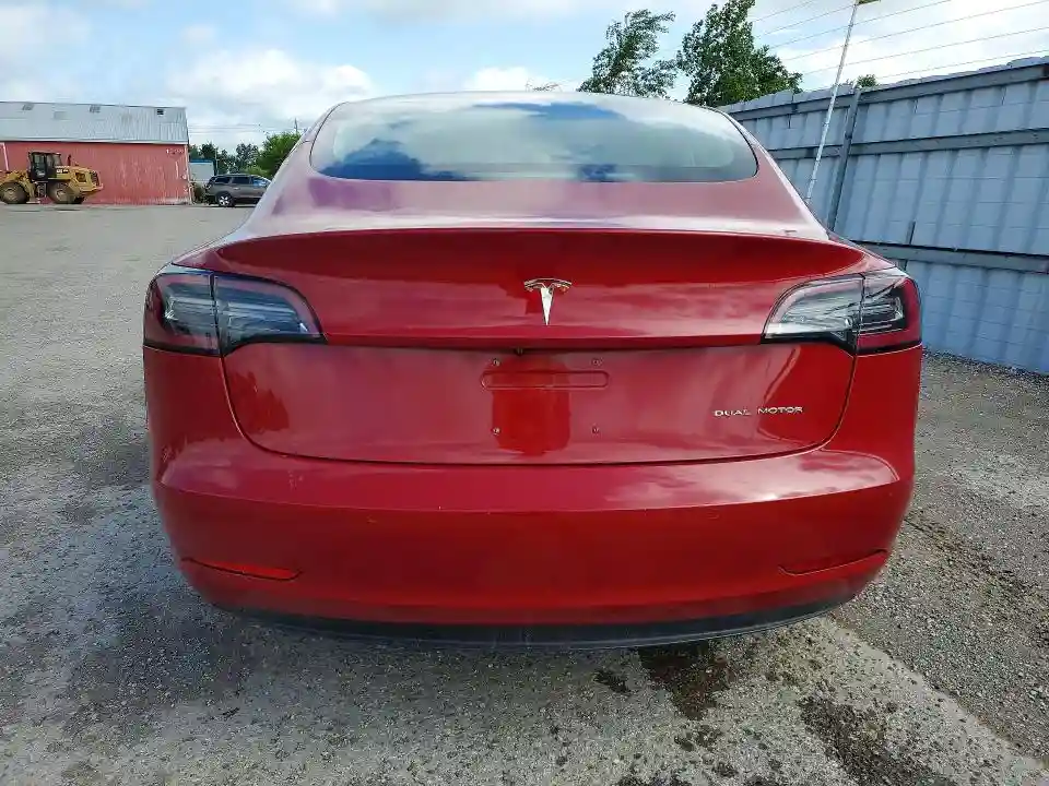 5YJ3E1EB1JF126997 2018 TESLA MODEL 3-5
