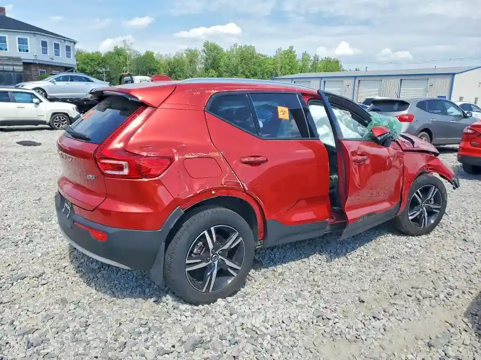 YV4L12UV0P2946140 2023 VOLVO XC40-2