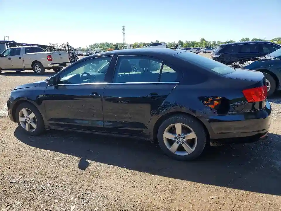 3VWDX7AJ0BM371010 2011 VOLKSWAGEN JETTA-1