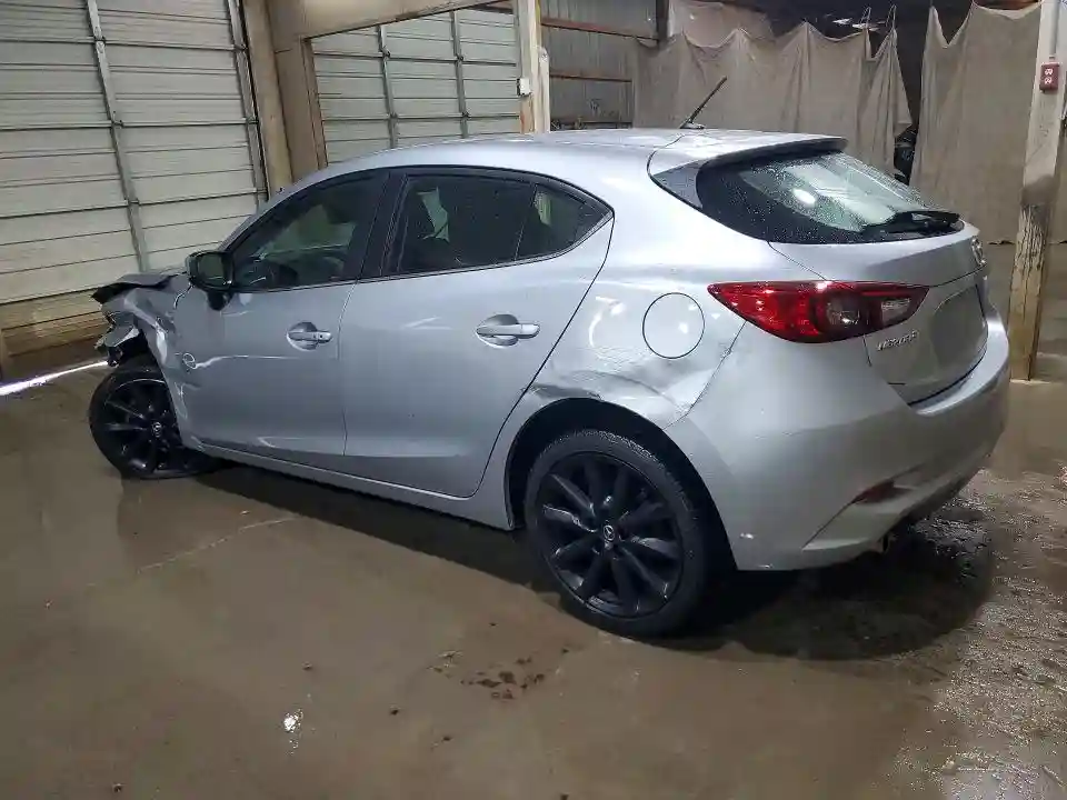 3MZBN1L3XJM164700 2018 MAZDA 3-1