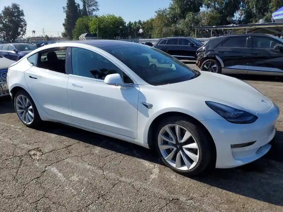 5YJ3E1EA7JF154701 2018 TESLA MODEL 3-3
