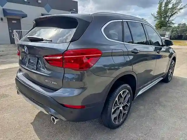 WBXJG7C0XL5P55560 2020 BMW X1-2
