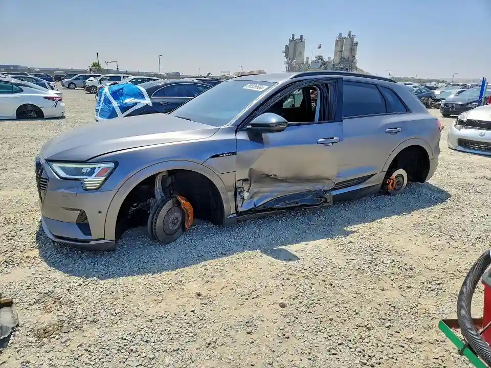 WA1AAAGE6MB024641 2021 AUDI E-TRON-0
