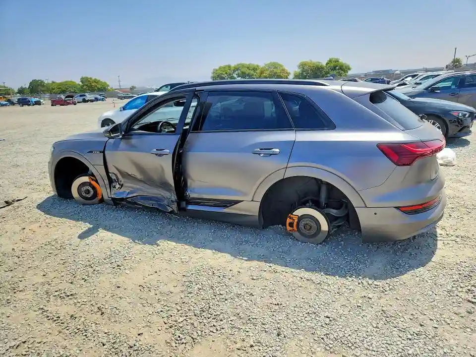 WA1AAAGE6MB024641 2021 AUDI E-TRON-1