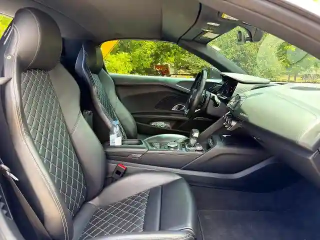 WUAVACFX5H7903940 2017 AUDI R8-4