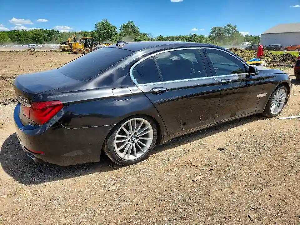 WBAYF8C52DD140067 2013 BMW 7 SERIES-2