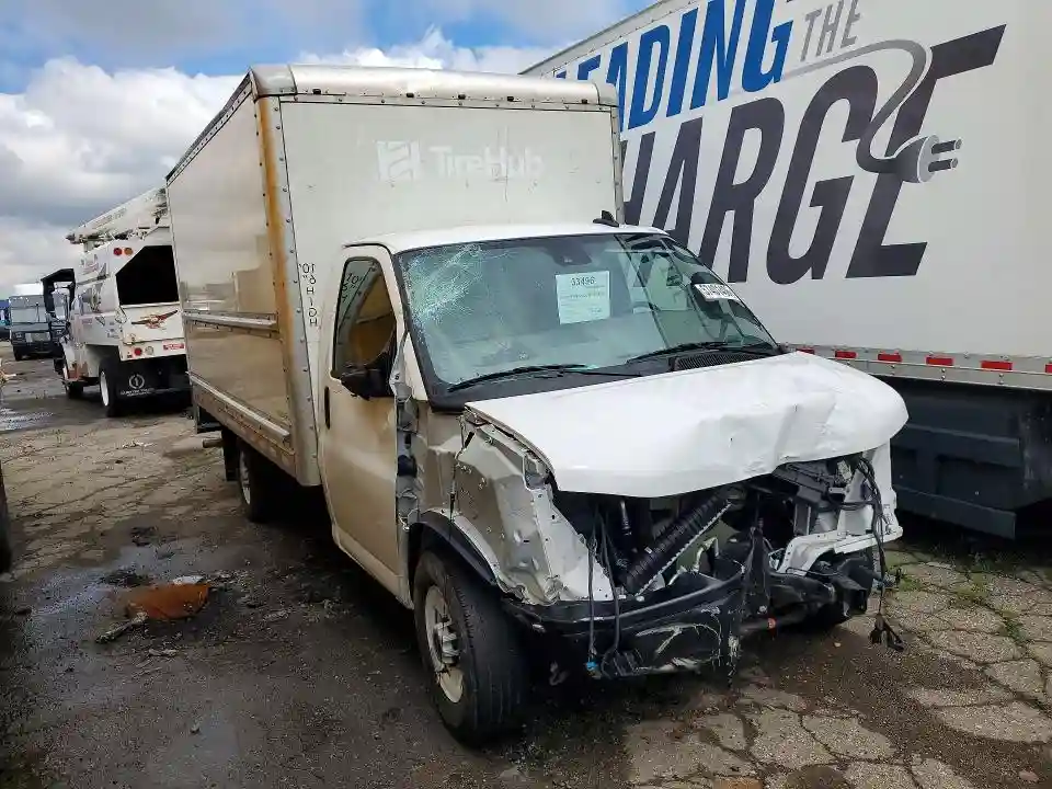 7GZ07SF74SN007800 2025 GMC SAVANA-3