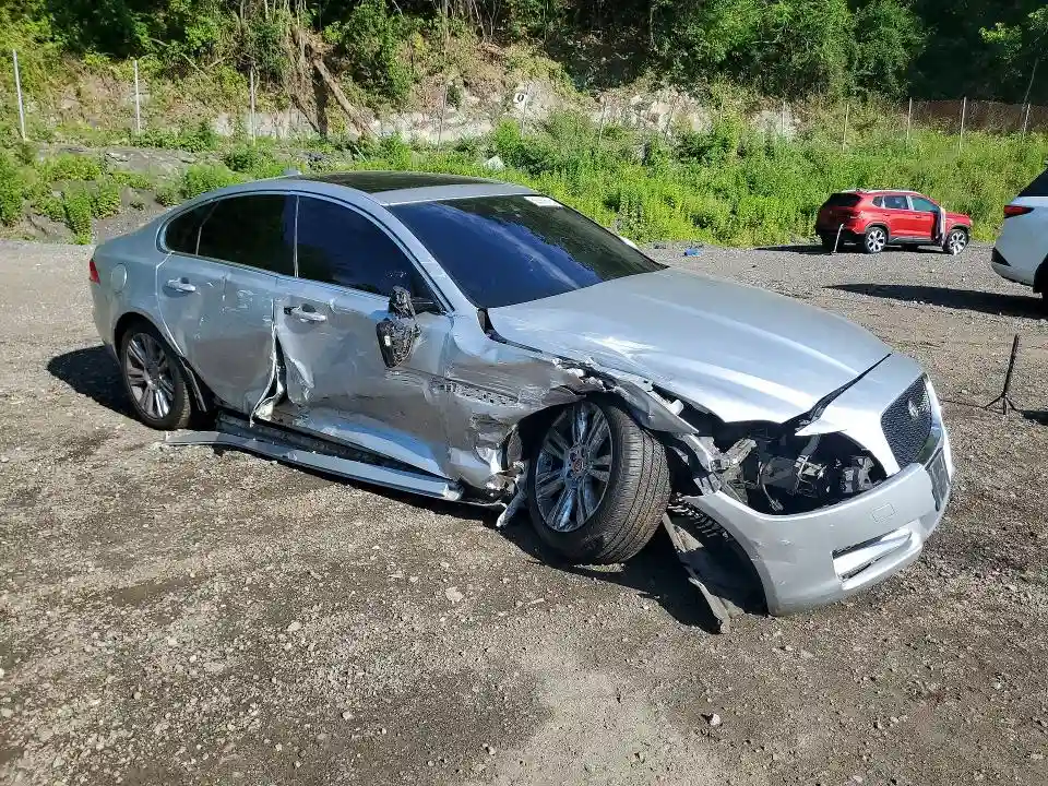 SAJBK4BV8GCY20386 2016 JAGUAR XF-3