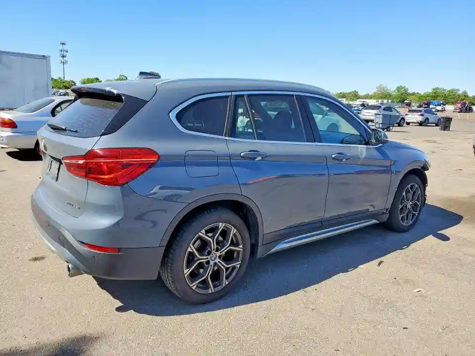 WBXJG9C01M5S29430 2021 BMW X1-2