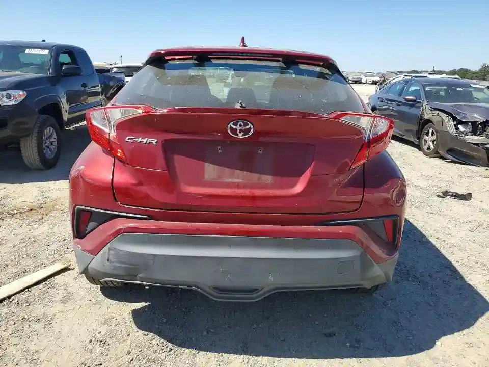 NMTKHMBXXJR031658 2018 TOYOTA C-HR-5