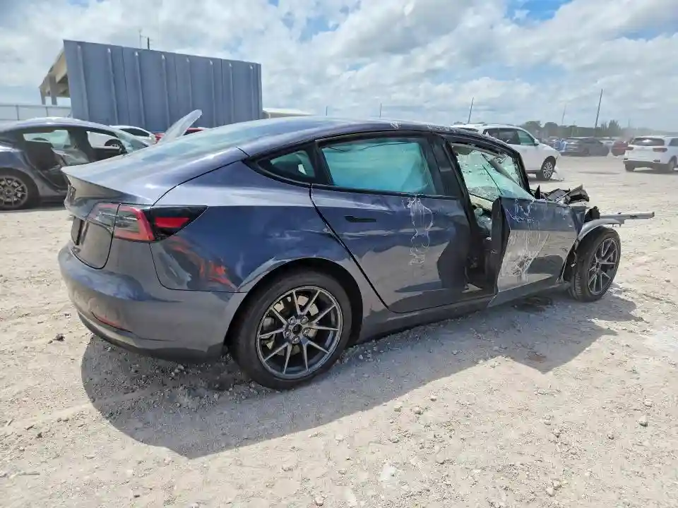 5YJ3E1EA6PF648783 2023 TESLA MODEL 3-2