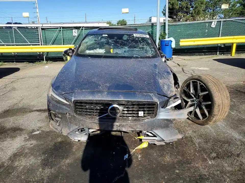 7JRBK0FP9LG071721 2020 VOLVO S60-4