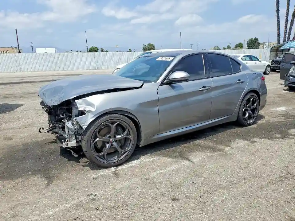 ZARFAECN2J7583021 2018 ALFA ROMEO GIULIA-0