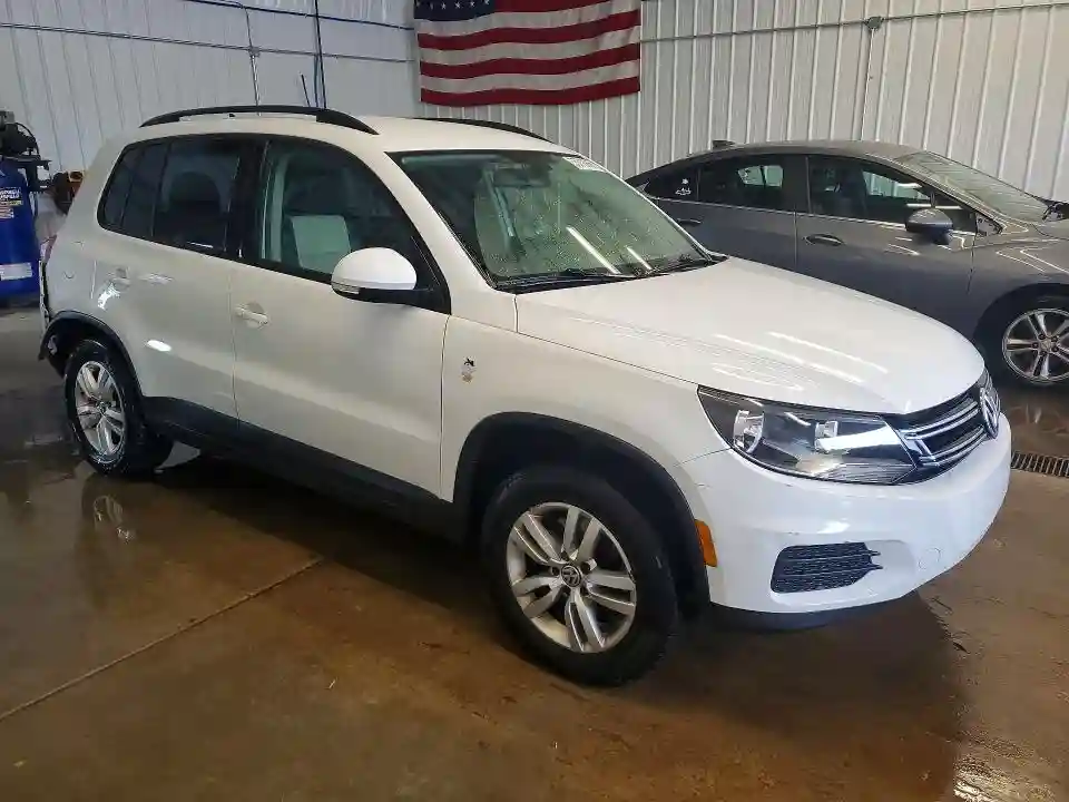 WVGAV7AX2HK030803 2017 VOLKSWAGEN TIGUAN S/L-3
