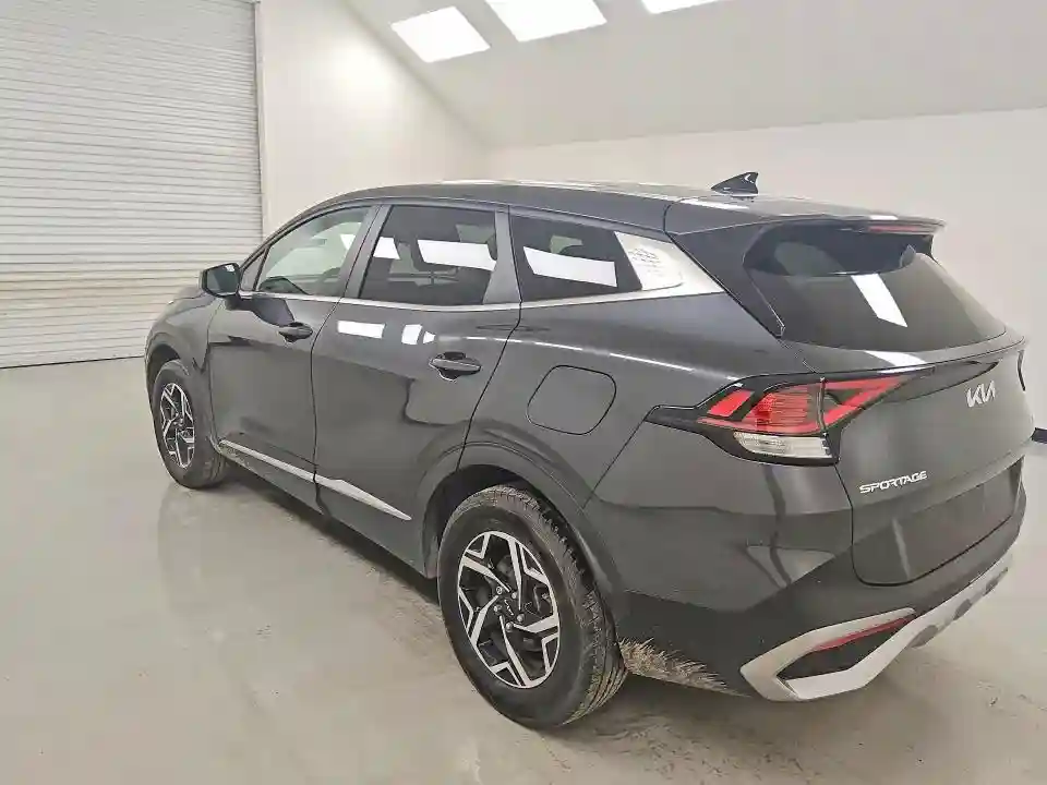 KNDPUCAF4P7106184 2023 KIA SPORTAGE-1