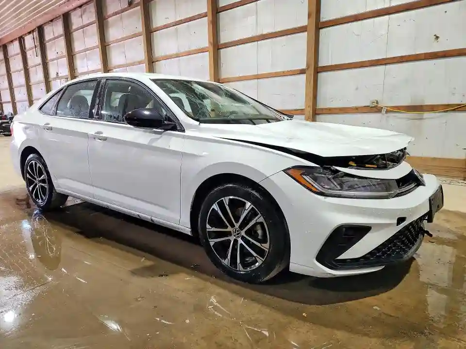 3VWBX7BU8SM008485 2025 VOLKSWAGEN JETTA-3