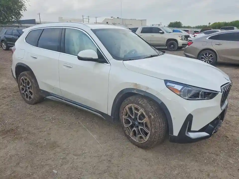 WBX73EF05T5400155 2026 BMW X1-3